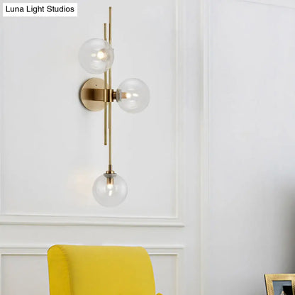 Aplique de pared DecorBites™ contemporáneo con globo de cristal verde/transparente y 3 luces en latón