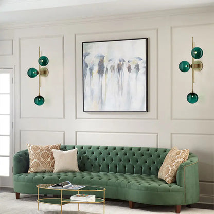 Aplique de pared DecorBites™ contemporáneo con globo de cristal verde/transparente y 3 luces en latón