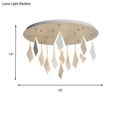 Lámpara de techo LED contemporánea DecorBites™ de acrílico para dormitorio, empotrada, de montaje empotrado, color blanco cálido, disponible en 19", 27" o 31.5" de ancho.