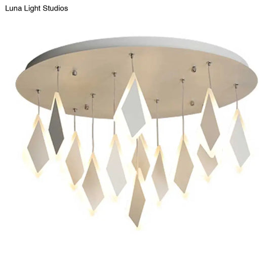 Lámpara de techo LED contemporánea DecorBites™ de acrílico para dormitorio, empotrada, de montaje empotrado, color blanco cálido, disponible en 19", 27" o 31.5" de ancho.