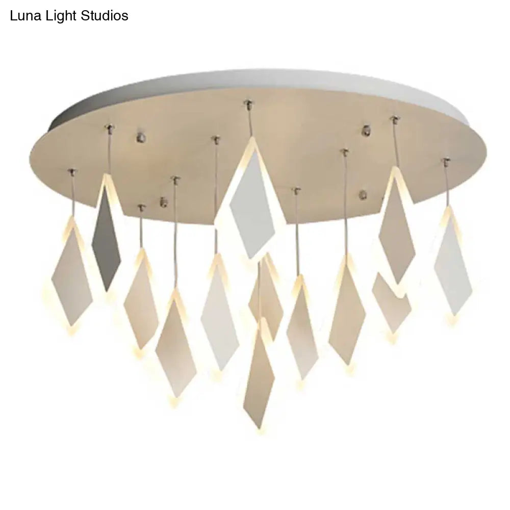 Lámpara de techo LED contemporánea DecorBites™ de acrílico para dormitorio, empotrada, de montaje empotrado, color blanco cálido, disponible en 19", 27" o 31.5" de ancho.