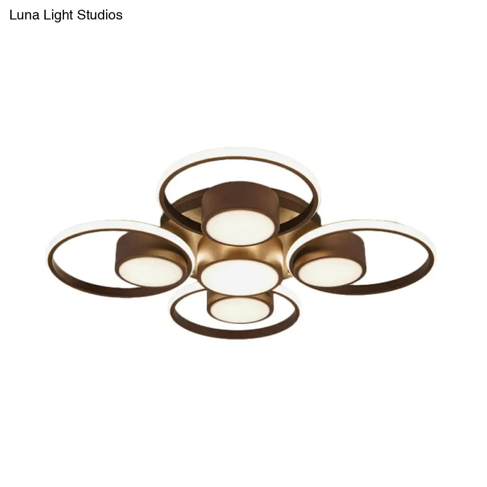 Lámpara de techo LED contemporánea DecorBites™ con pantalla acrílica. Disponible en luz cálida/blanca. Luminaria de montaje empotrado de 2/4/6 luces en diseño redondo marrón.