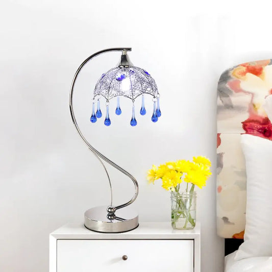 Lámpara de mesilla de noche LED contemporánea cromada con decoración de cristal azul
