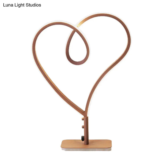 Lámpara de escritorio LED contemporánea para café con diseño de corazón en acrílico - Luz cálida/blanca