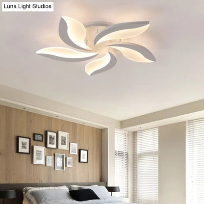 DecorBites™ DecorBites™ Contemporary LED Leaf Shaped Flushmount Lighting with Acrylic Diffuser - 3/12/15 Lights, White