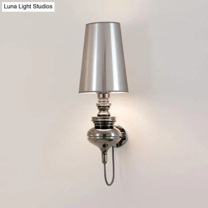 Aplique de pared cónico LED contemporáneo DecorBites™, 6"/8"/10" de diámetro, tela blanca/negra/plateada