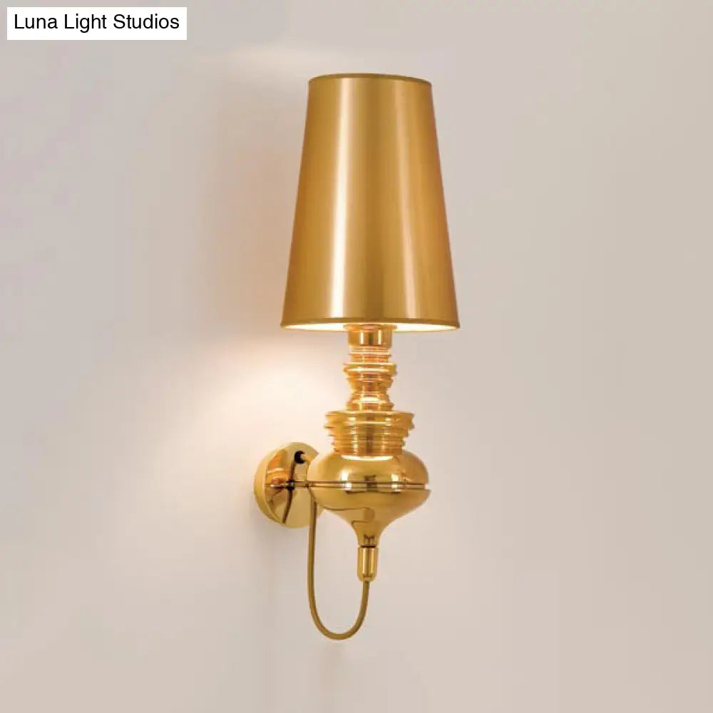 Aplique de pared cónico LED contemporáneo DecorBites™, 6"/8"/10" de diámetro, tela blanca/negra/plateada