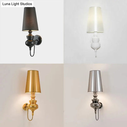 Aplique de pared cónico LED contemporáneo DecorBites™, 6"/8"/10" de diámetro, tela blanca/negra/plateada