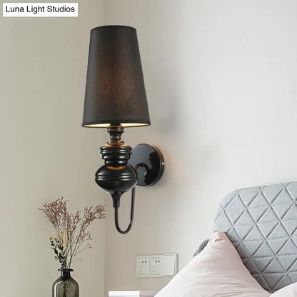 Aplique de pared cónico LED contemporáneo DecorBites™, 6"/8"/10" de diámetro, tela blanca/negra/plateada