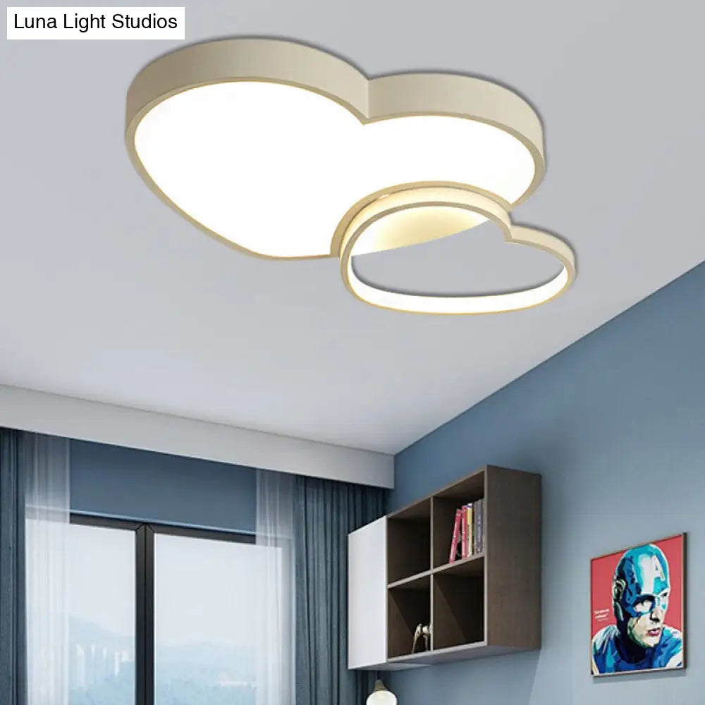 Lámpara de techo DecorBites™ Contemporary Loving Heart: Lámpara LED acrílica para habitación infantil - Rosa/Blanco, 13"/16.5"