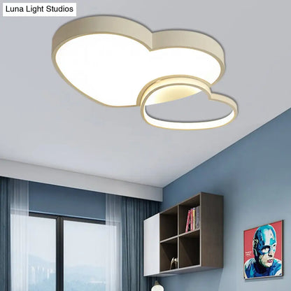 Lámpara de techo DecorBites™ Contemporary Loving Heart: Lámpara LED acrílica para habitación infantil - Rosa/Blanco, 13"/16.5"