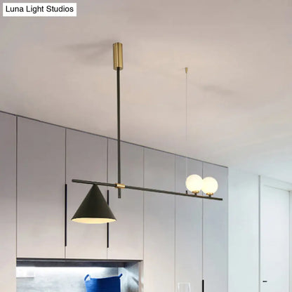 مصباح مخروطي معدني معاصر من DecorBites™ بثلاثة رؤوس ولمسة نهائية ذهبية/سوداء لسقف غرفة الطعام