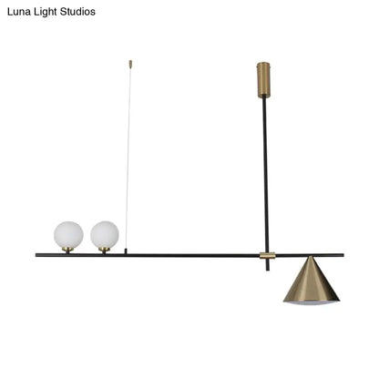 مصباح مخروطي معدني معاصر من DecorBites™ بثلاثة رؤوس ولمسة نهائية ذهبية/سوداء لسقف غرفة الطعام