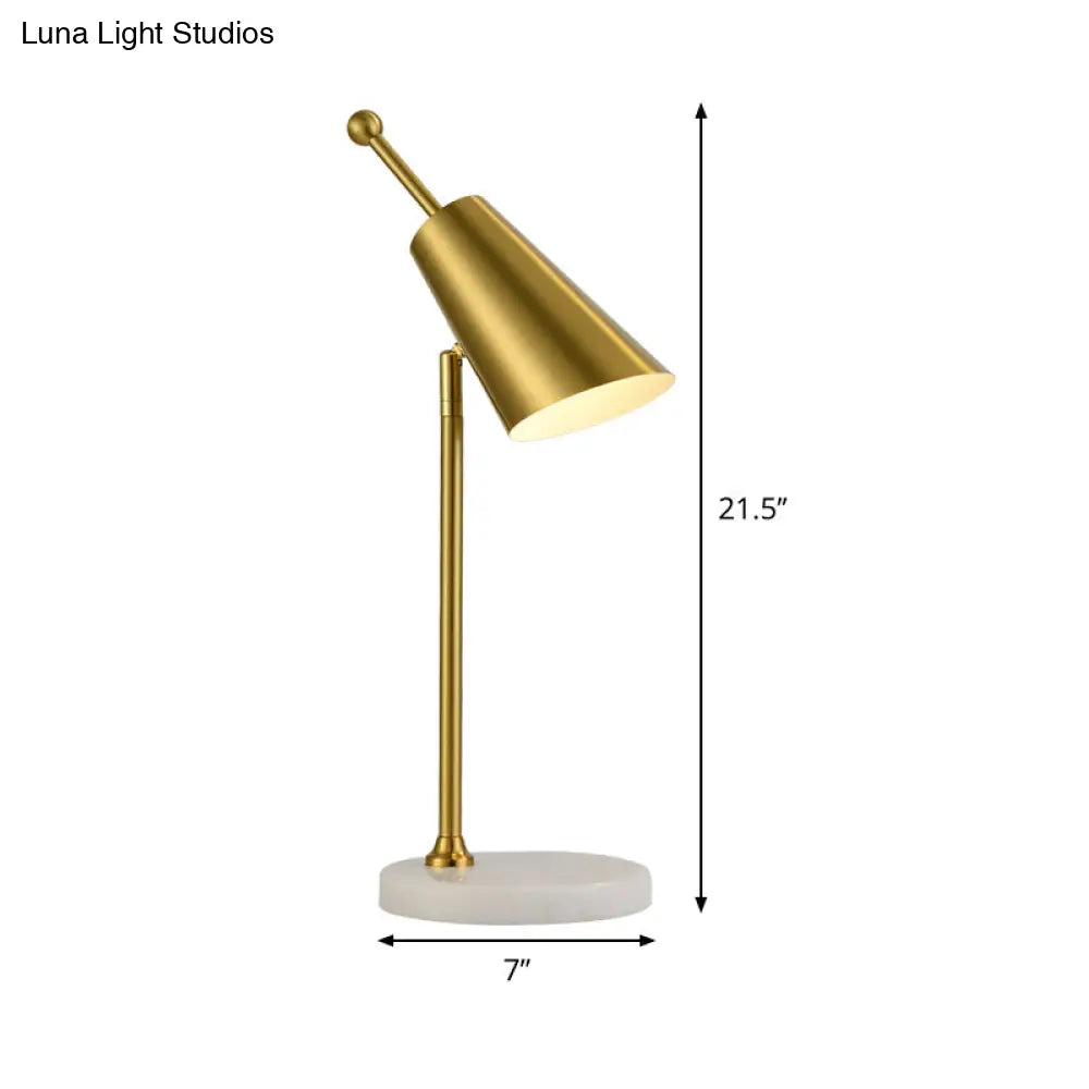 مصباح طاولة جانبي معدني ذهبي معاصر - مصباح طاولة جانبي مدبب لغرفة النوم