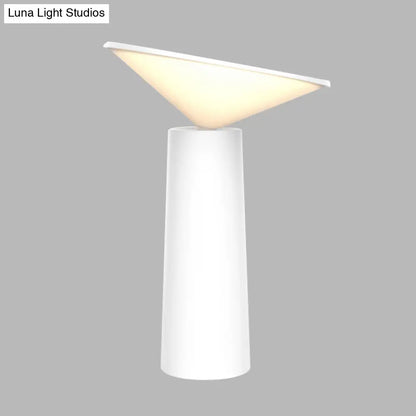 Lámpara de mesilla LED contemporánea de metal con pantalla de plástico - Diseño de torre blanca para leer libros