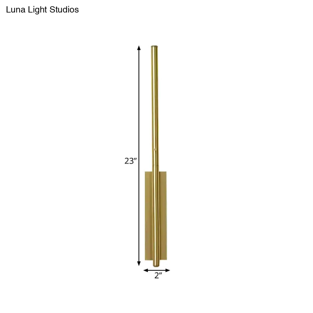 Aplique de pared lineal contemporáneo de metal DecorBites™ - Elegante lámpara LED dorada para dormitorio