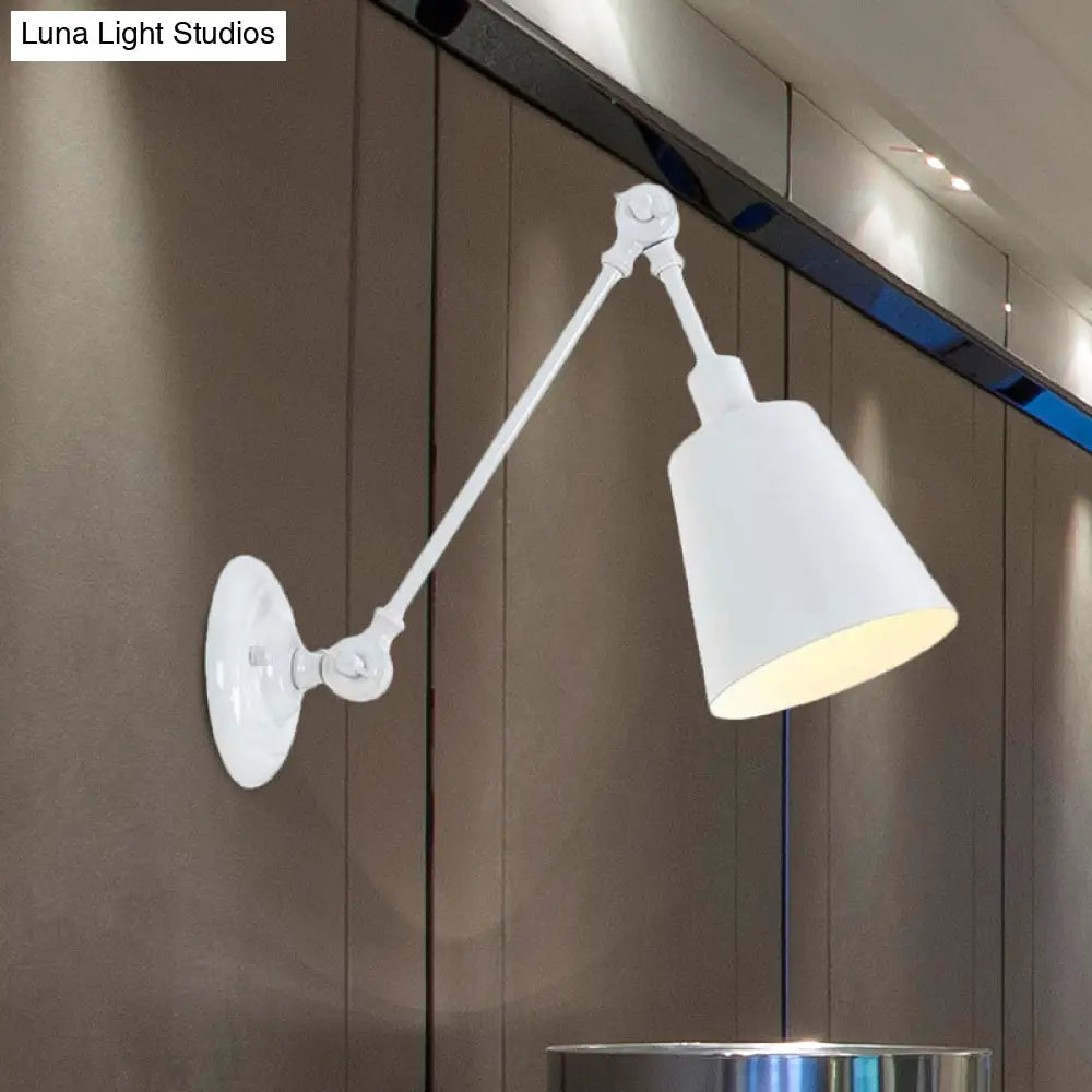 مصباح حائط معدني معاصر: ذراع قابل للتعديل، مصباح حائط مدبب لغرفة النوم باللون الأسود/الصدأ