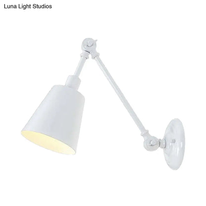 مصباح حائط معدني معاصر: ذراع قابل للتعديل، مصباح حائط مدبب لغرفة النوم باللون الأسود/الصدأ