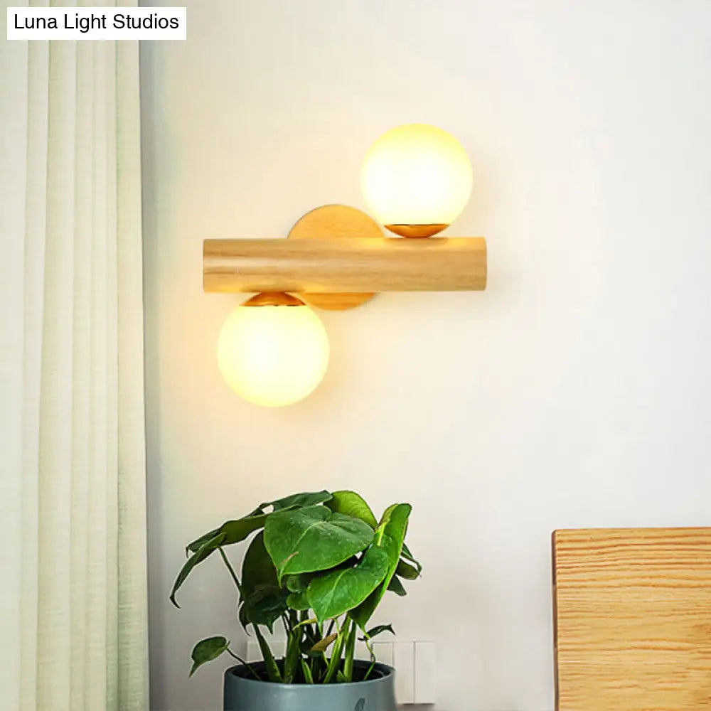 Lámpara de pared DecorBites™ contemporánea de cristal opalino con base de madera - 2 luces en blanco para baño