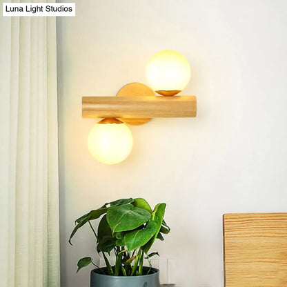 Lámpara de pared DecorBites™ contemporánea de cristal opalino con base de madera - 2 luces en blanco para baño