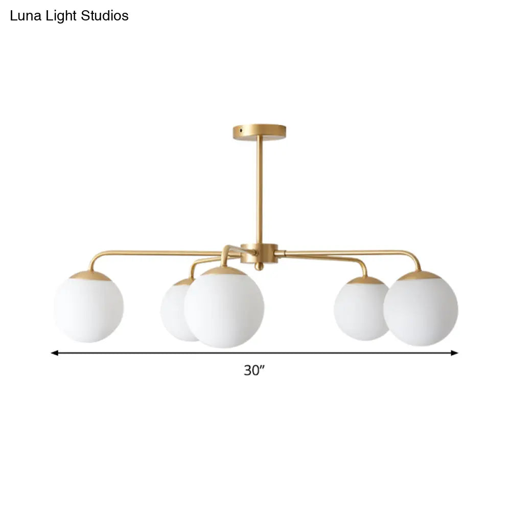 Lámpara de techo colgante contemporánea de cristal lechoso - 5 luces de latón