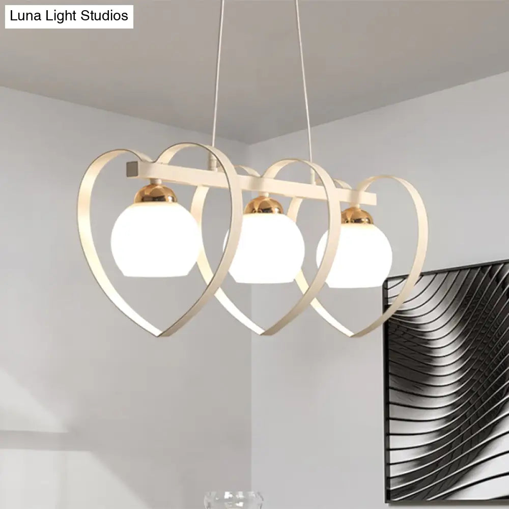 ديكوربايتس™ إضاءة جزيرة زجاجية أوبال معاصرة - مصباح سقف معلق أبيض/أسود بثلاثة أرباع الضوء مع إطار على شكل قلب