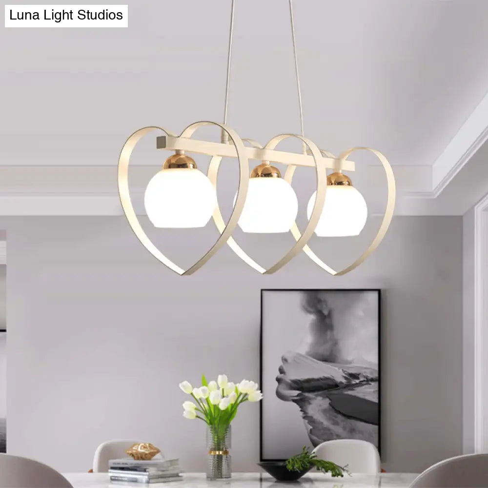 ديكوربايتس™ إضاءة جزيرة زجاجية أوبال معاصرة - مصباح سقف معلق أبيض/أسود بثلاثة أرباع الضوء مع إطار على شكل قلب