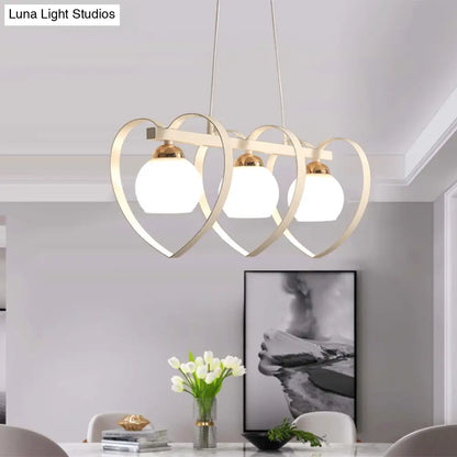 ديكوربايتس™ إضاءة جزيرة زجاجية أوبال معاصرة - مصباح سقف معلق أبيض/أسود بثلاثة أرباع الضوء مع إطار على شكل قلب