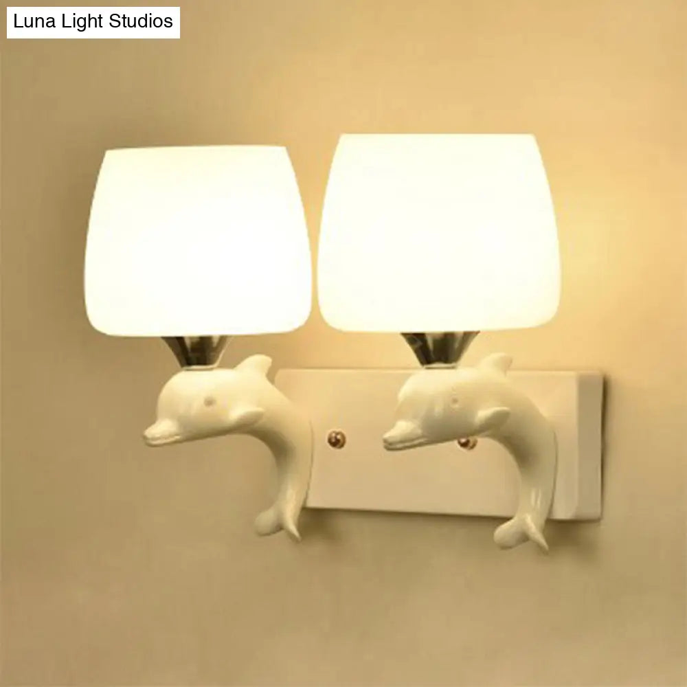 مصباح حائط زجاجي أوبال معاصر بديكور دولفين - شكل مخروطي، 2 لمبة، وحدة إضاءة بيضاء