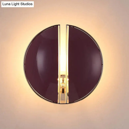 Aplique de pared DecorBites™ de estilo contemporáneo con cúpula espaciada en color púrpura - Lámpara de montaje en metal de 1 luz