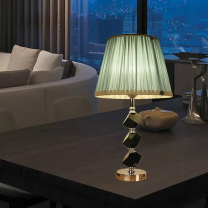 مصباح طاولة معاصر أحمر/أخضر مع إضاءة بجانب السرير من الكريستال المشطوف وحواف مضفرة