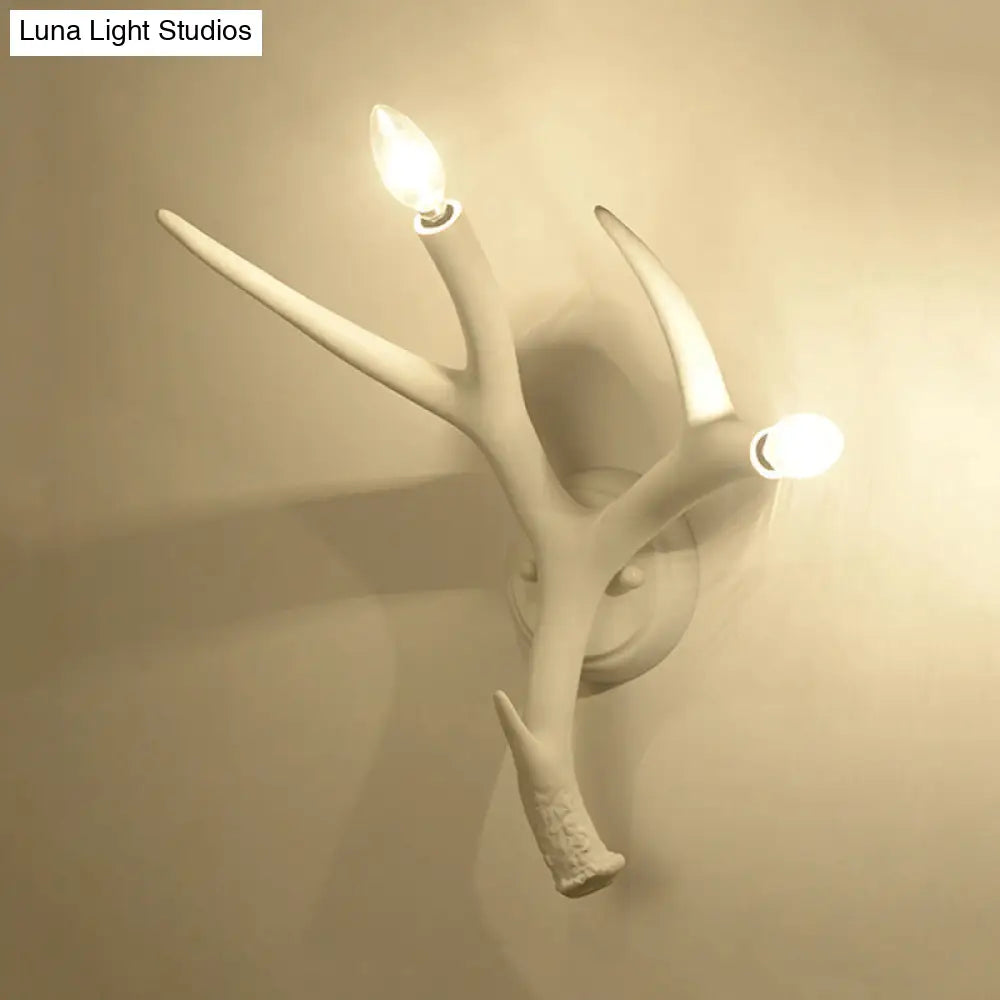 Aplique de pared DecorBites™ de resina contemporánea con forma de asta - 2 luces, blanco - Ideal para restaurantes