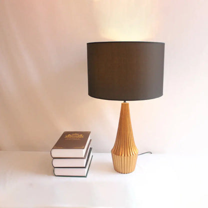 مصباح طاولة ليلي معاصر على شكل دمعة من الراتنج مع غطاء قماش دائري