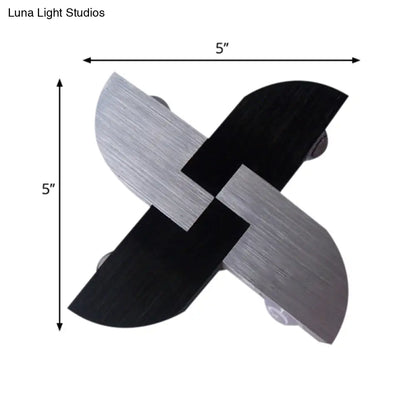 Aplique de pared DecorBites™ de aluminio con iluminación LED RGB contemporánea - Diseño de molino de viento en negro/plata