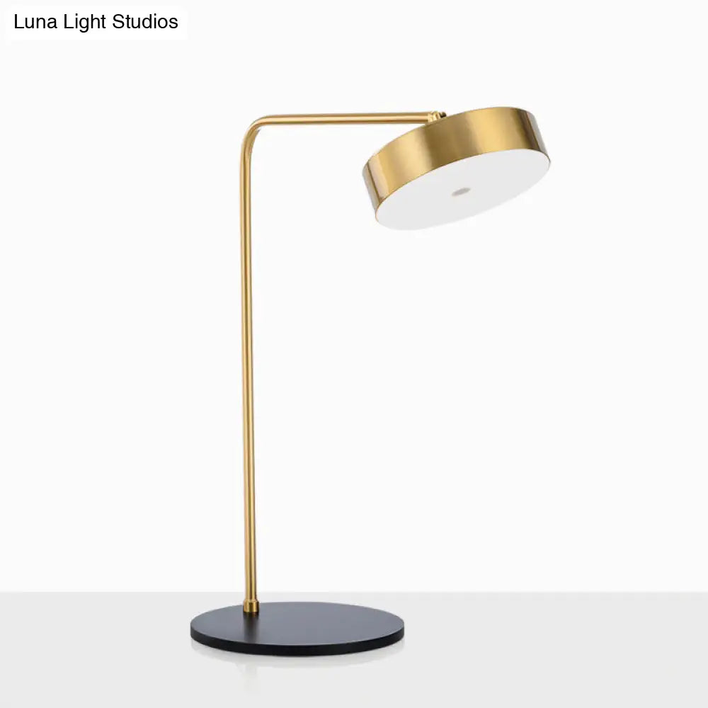 مصباح طاولة دائري عصري بذراع معدني لوضعه بجانب السرير أو على طاولة بجانب السرير