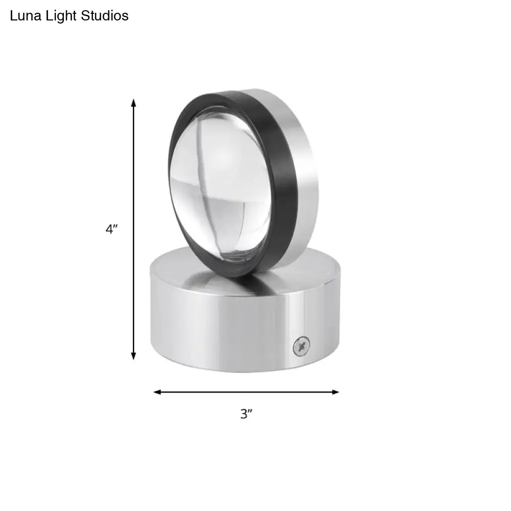 Lámpara de pared redonda contemporánea DecorBites™: Luz LED de metal y cristal para comedor, acabado plateado, iluminación cálida/blanca.