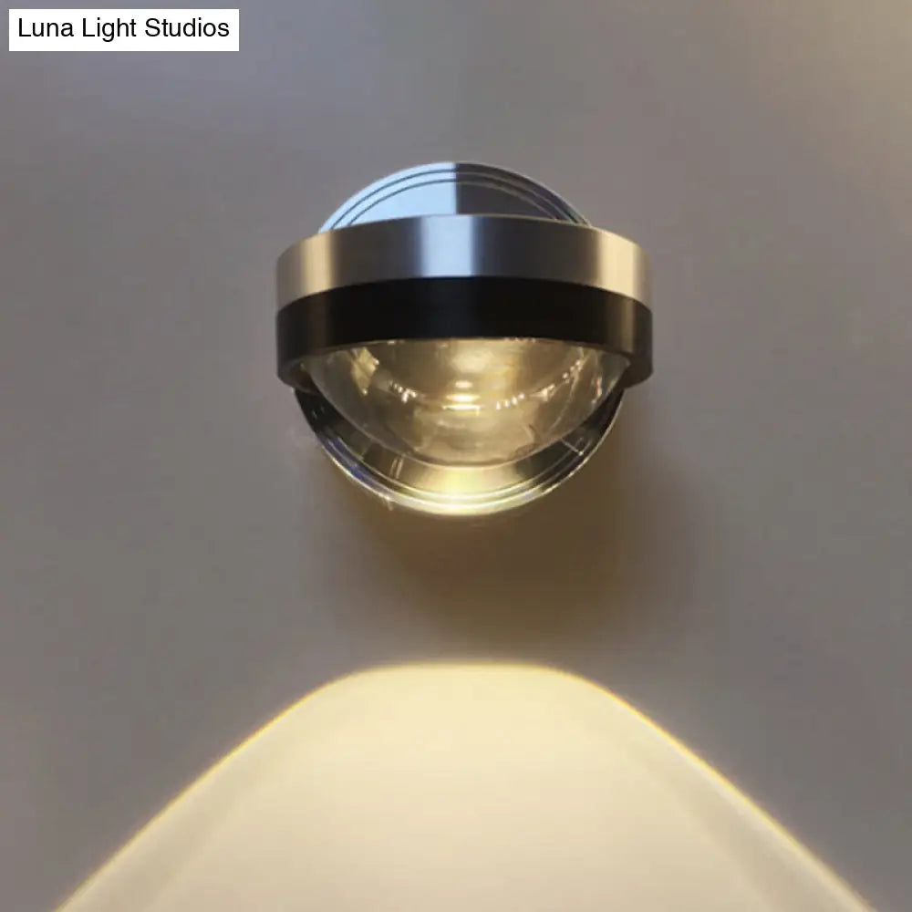 Lámpara de pared redonda contemporánea DecorBites™: Luz LED de metal y cristal para comedor, acabado plateado, iluminación cálida/blanca.