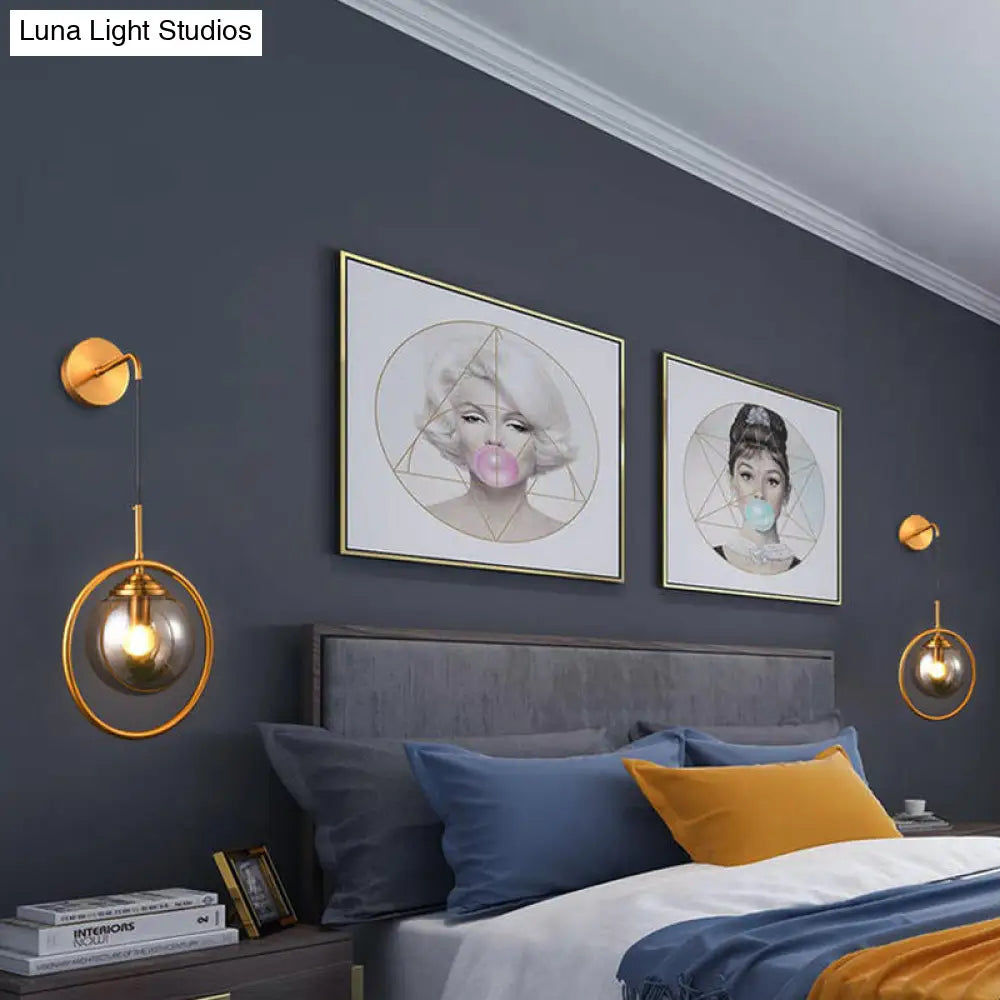 Aplique de pared DecorBites™ contemporáneo de cristal gris humo/transparente/ámbar: Aplique individual con acabado en latón