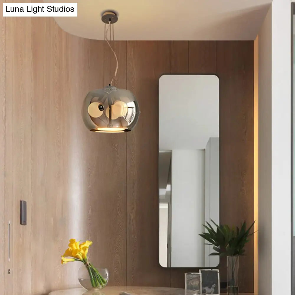 Lámpara de techo colgante contemporánea de cristal gris humo con forma de tambor y tres luces.