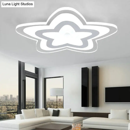 Lámpara de techo LED DecorBites™ Contemporary Star Slim en color blanco: ¡Perfecta para la sala de juegos!