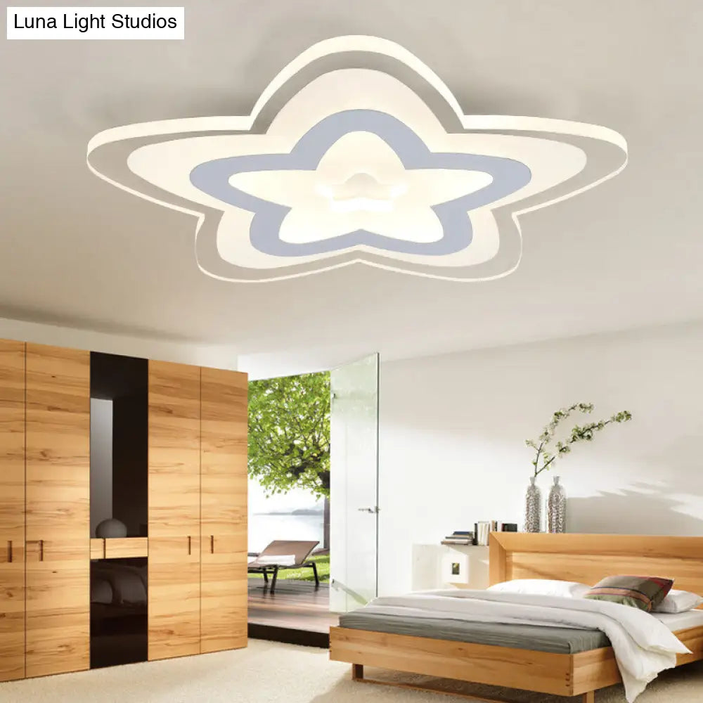 Lámpara de techo LED DecorBites™ Contemporary Star Slim en color blanco: ¡Perfecta para la sala de juegos!