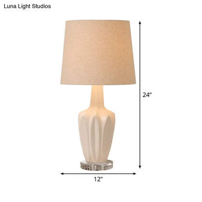 مصباح طاولة ليلية عصري على شكل أسطوانة مدببة باللون الأبيض - مصباح قراءة كتاب بمصباح واحد