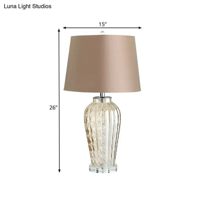 مصباح طاولة عصري على شكل أسطوانة مدببة بقاعدة زجاجية - مصباح طاولة جانبي بضوء واحد