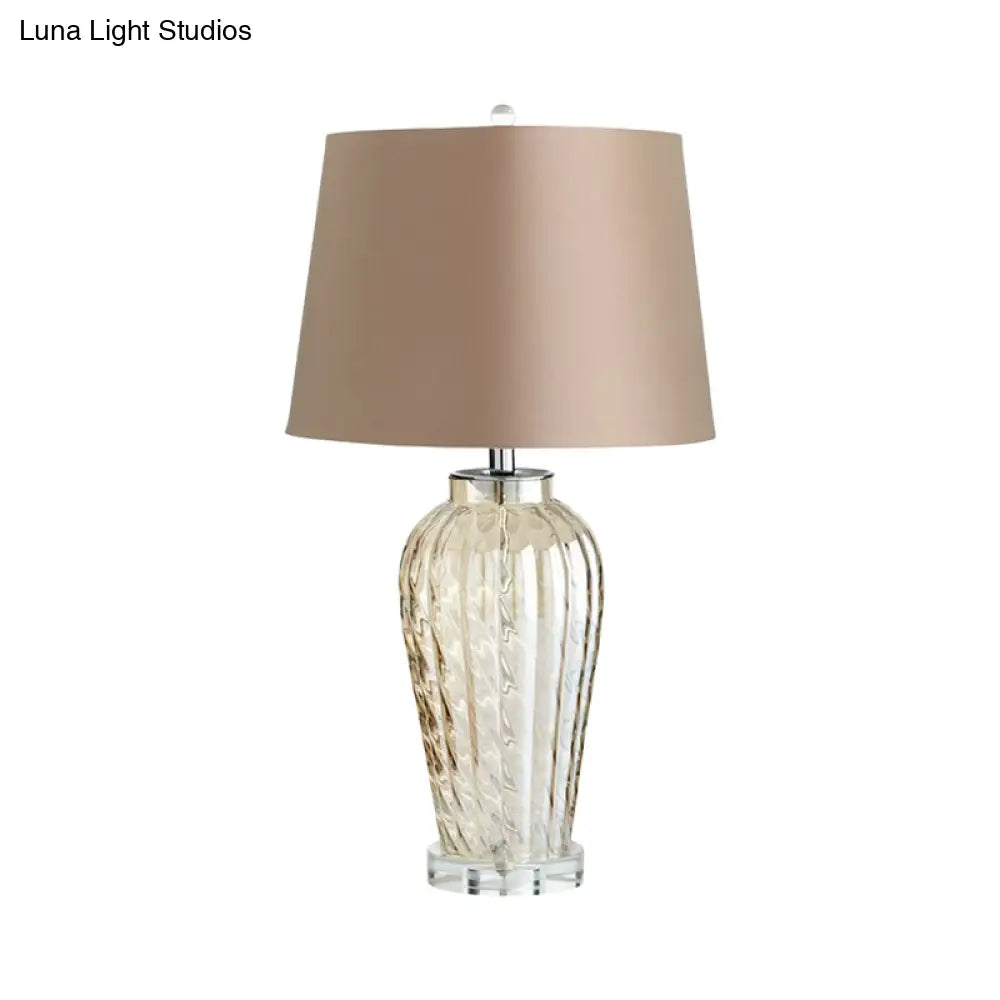 مصباح طاولة عصري على شكل أسطوانة مدببة بقاعدة زجاجية - مصباح طاولة جانبي بضوء واحد
