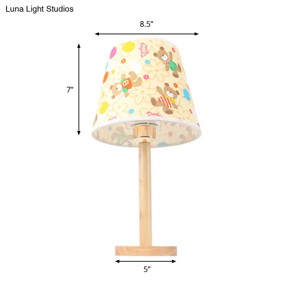 مصباح طاولة عصري مدبب برأس واحد - لمسة نهائية من الخشب الفاتح لمكتب غرفة الدراسة