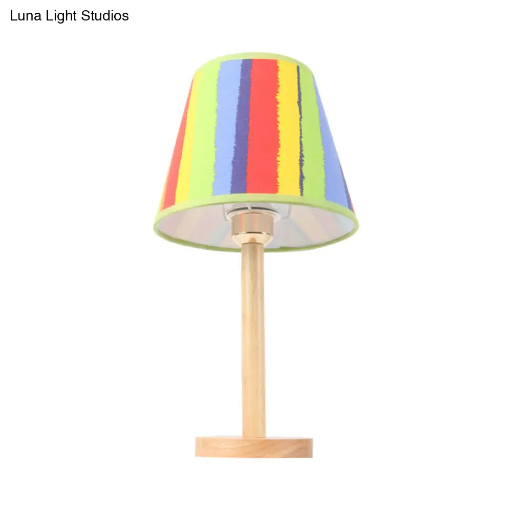 مصباح طاولة عصري مدبب برأس واحد - لمسة نهائية من الخشب الفاتح لمكتب غرفة الدراسة