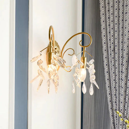 Lámpara de pared DecorBites™ contemporánea con forma de lágrima y cristales, con 2 apliques de latón para dormitorio