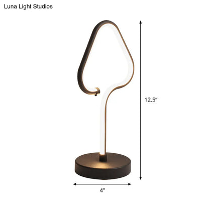 مصباح طاولة ليلية LED مثلث الشكل، إضاءة عمل أكريليك بقاعدة دائرية معدنية - ضوء دافئ/أبيض