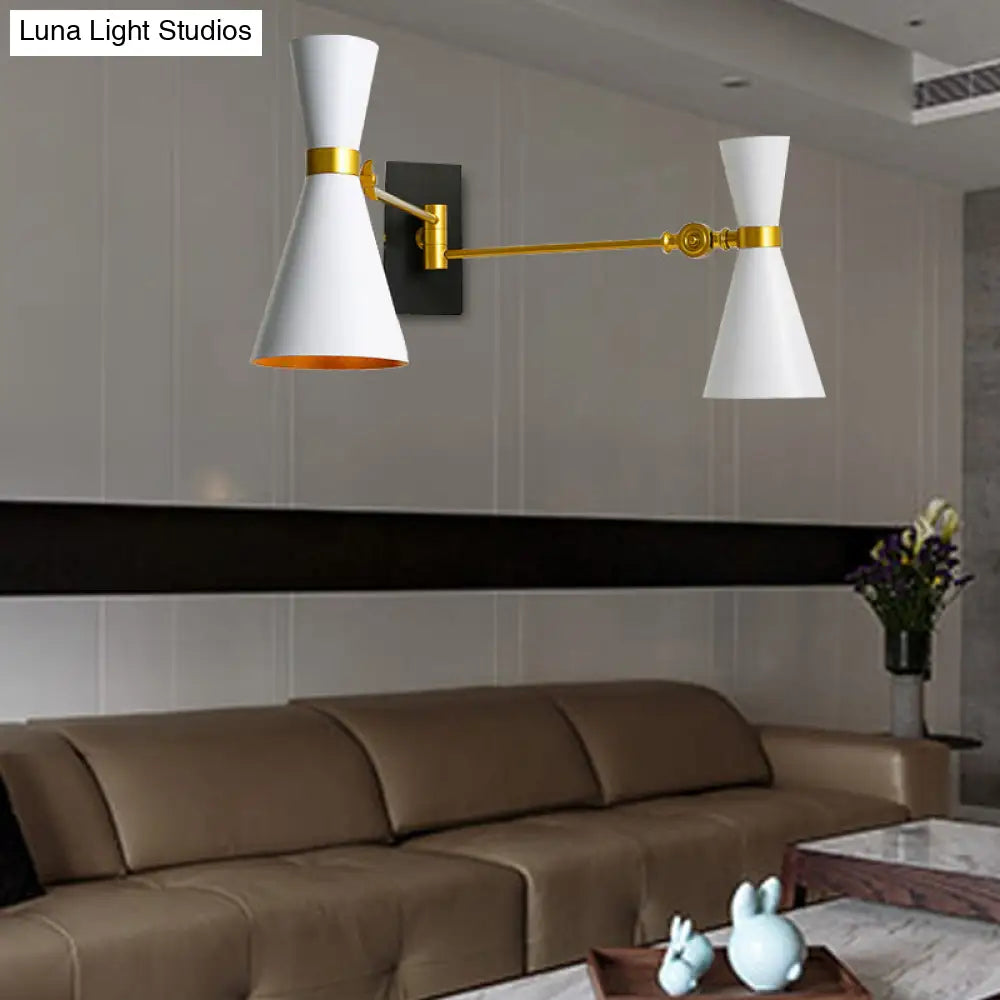 Aplique de pared DecorBites™ de estilo contemporáneo con forma de trompeta, en negro/blanco/dorado, con brazo ajustable y de 1 a 3 luces.