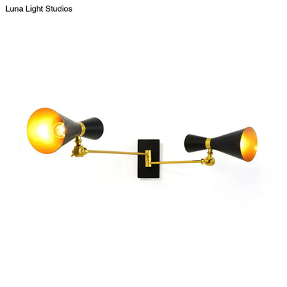 Aplique de pared DecorBites™ de estilo contemporáneo con forma de trompeta, en negro/blanco/dorado, con brazo ajustable y de 1 a 3 luces.